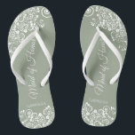 White Lace on Sage Green Trauzeugin Wedding Badesandalen<br><div class="desc">Diese wunderschönen Hochzeitskippen sind eine großartige Möglichkeit, Ihre Trauzeugin zu danken und zu erkennen, während sie gleichzeitig ihre Füße rette. Das elegante Design mit weißem Blumenstrauß und Filigree auf einem grünen Weiß. Die elegante Schrift liest Trauzeugin mit ihrem Namen unten. Ein guter Weg, ihr zu danken, dass sie Teil Ihres...</div>