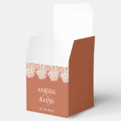 White Lace on Terracotta Religious Wedding Cube Geschenkschachtel (Geöffnet)