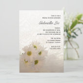 White Lace und Daisies Brautparty Einladung (Stehend Vorderseite)