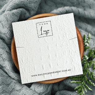 WHITE LEATHER TEXTURE NECKLACE BRACELET DISPLAY QUADRATISCHE VISITENKARTE