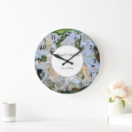White Lilies Wedding Couple Names Floral Große Wanduhr
