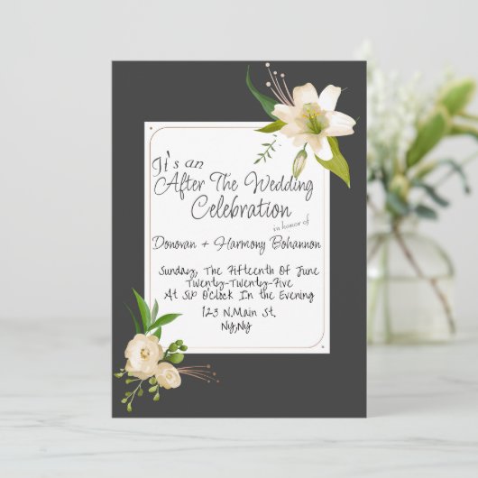 White Lilies Wedding Einladung (Stehend Vorderseite)