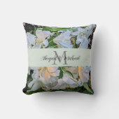 White Lilies Wedple Monogram Floral Kissen (Vorderseite)