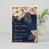 White Lily Boho Pampas Navy Blue Wedding Rose Gold Folieneinladung (Stehend vorne)