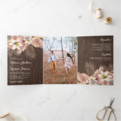White Lily Floral Palm Earthy Pampas Wood Wedding Dreifach Gefaltete Einladung (Innenseite)