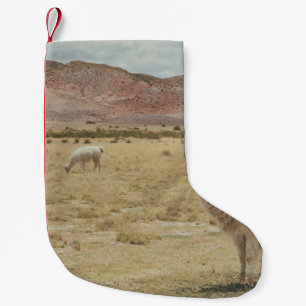 WHITE LLAMA ON BROWN GRASS KLEINER WEIHNACHTSSTRUMPF