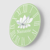 White Lotus Flower Namaste Yoga Große Wanduhr (Winkel)