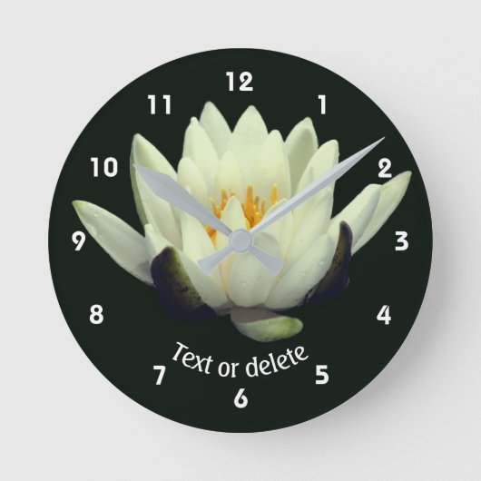 White Lotus Lily Flower Personalized Runde Wanduhr (Vorderseite)