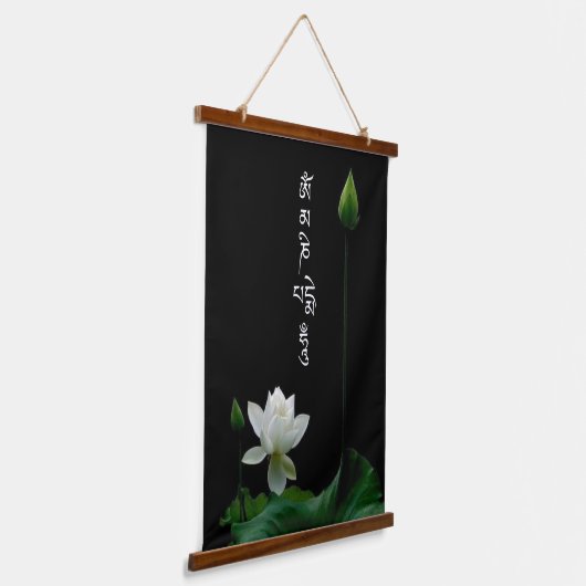 White Lotus Om Mani Padme Hum Buddhist Mantra Wandteppich Mit Holzrahmen (Gewinkelt)