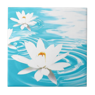 White Lotus Pflanze schwimmen auf türkisblauem Wa Fliese