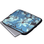 White Magnolia Bloom Blue Sky Laptopschutzhülle (Vorne Knopf)