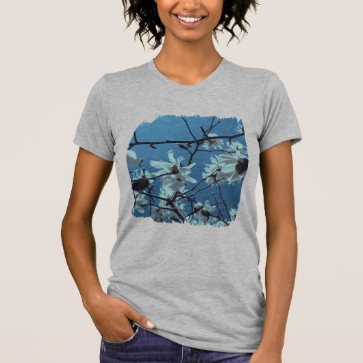 White Magnolia Bloom Blue Sky T-Shirt (Vorderseite)