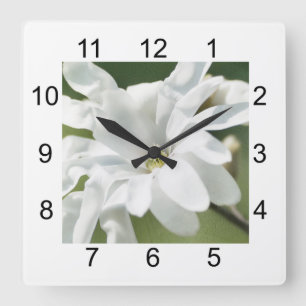 White Magnolia Flower Quadratische Wanduhr