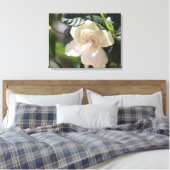White Magnolia Wrapped Canvas Gallery Print Leinwanddruck (Insitu (Schlafzimmer))
