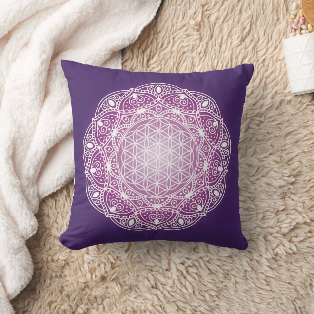 White Mandala Blume des Lebens im Lila Hintergrund Kissen (Decke)