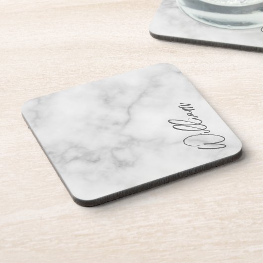 White Marble Modernes Script Personalisiert Name Getränkeuntersetzer (Linke Seite)