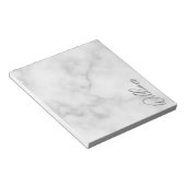 White Marble Modernes Script Personalisiert Name Notizblock (angewinkelt)
