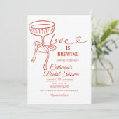 White Martini Bridal Shower Love Is Brewing Theme Einladung (Stehend Vorderseite)