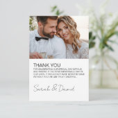 White Minimalistisch Modern Script Wedding Dankeskarte (Stehend Vorderseite)