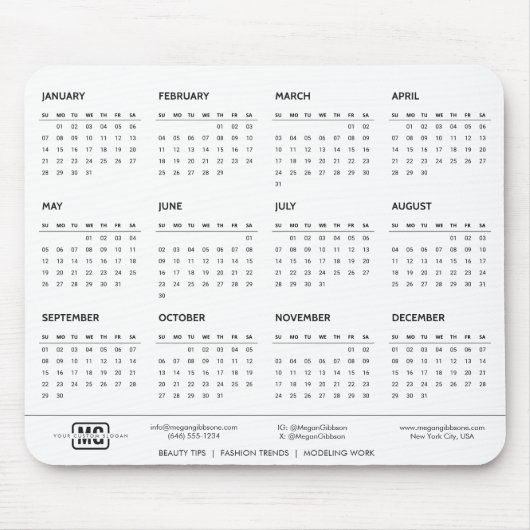 White Minimalistisch Vibes 2024 Mit Monogramm Cale Mousepad (Vorne)