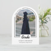 White Modern and Elegent  Graduation Invitation Einladung (Stehend Vorderseite)