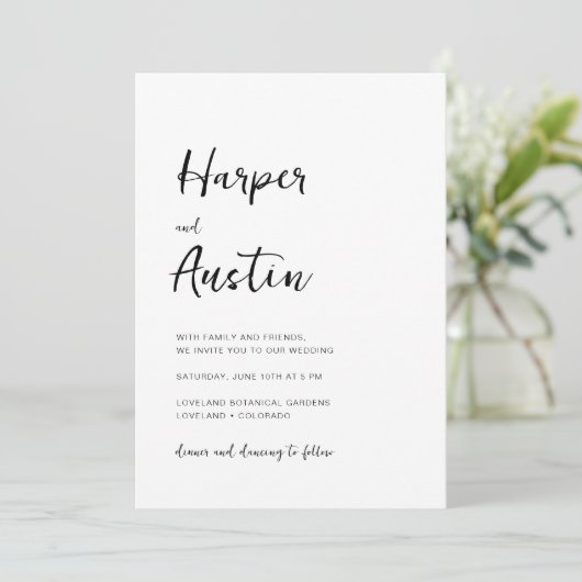 White Modern Minimalistisch Script Wedding Einladung (Stehend Vorderseite)