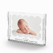 White Modern Scalloped Birth Ankündigung Fotoblock (Rechts)