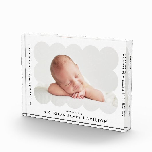 White Modern Scalloped Birth Ankündigung Fotoblock (Rechts)