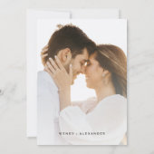 White Modern Script machen wir Foto Hochzeit Einladung (Rückseite)