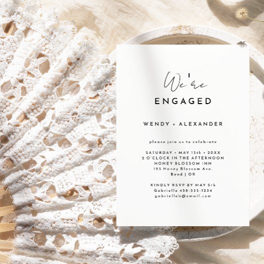 White Modern Script Wir sind Verlobte Engagement P Einladung