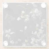 White moody flowers on dark background glasuntersetzer (Rückseite)