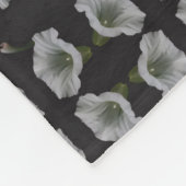 White Morning Glory Blume Abstraktes Muster Fleecedecke (Ecke)