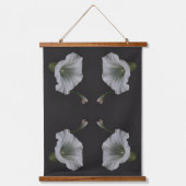 White Morning Glory Flower Close Up Abstract Wandteppich Mit Holzrahmen (Vorderseite)