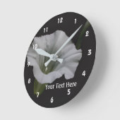 White Morning Glory Flower Runde Wanduhr (Winkel)