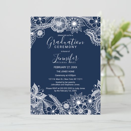 White Navy Blue Illustrative Florals Abschluss Einladung (Stehend Vorderseite)