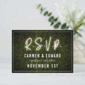 White Neon Boxwood Wedding RSVP Karte (Stehend Vorderseite)