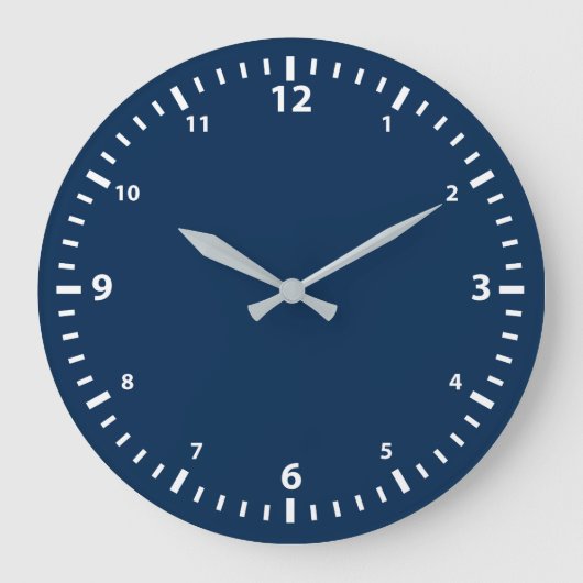 White Number Clock Face on Navy Blue Große Wanduhr (Vorderseite)