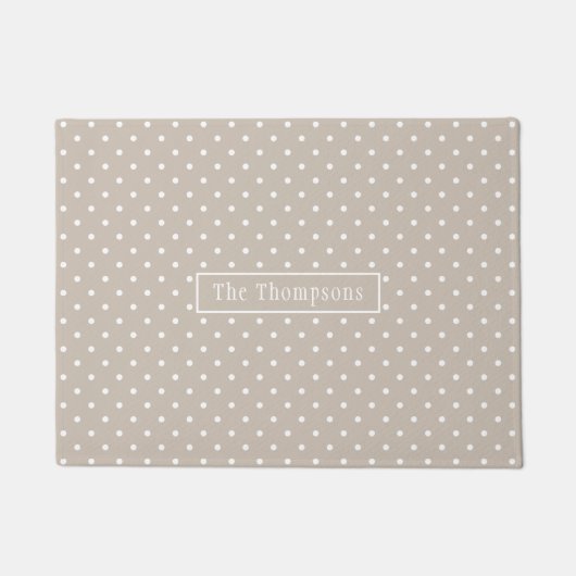 White On Beige Polka Dots Pattern With Custom Name Fußmatte (Vorderseite)