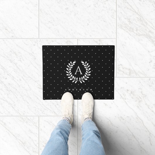 White On Black Laurel Monogram Polka Dot Pattern Fußmatte (Indoor)