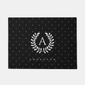 White On Black Laurel Monogram Polka Dot Pattern Fußmatte (Vorderseite)