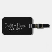 White On Black Monogram Handwritten Script Names Gepäckanhänger (Vorderseite horizontal)