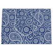 White on blue vintage paisley pattern große geschenktüte (Vorderseite)