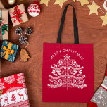 White on Red Scandinavian Folk Art Christmas Tree Tasche<br><div class="desc">Gemütlicher kleiner skandinavischer Weihnachtsbaum mit roten dalaischen Pferden, Blumen und Rentieren in Form eines Weihnachtsbaumes. Der Satz Frohe Weihnachten wird über dem Weihnachtsbaum vorgestellt und ist anpassbar. Bearbeiten Sie den Text von der Produktseite oder ändern Sie die Stile oder Farben von Schriftart. Verwenden Sie das Entwurfstool für die vollständige Kontrolle...</div>