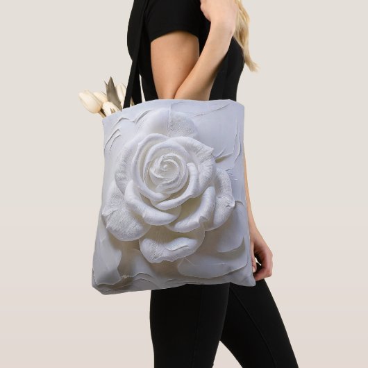 White on White - Skulptur Rose Tasche (Von Nahem)