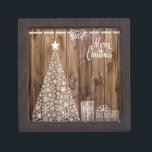 White on Wood Christmas Kiste<br><div class="desc">Weiße Weihnachtsmotive (Baum,  Geschenke und Kalligrafie). Passen Sie mit mehr Text oder Bildern Ihren Wünschen an. Karo des Shops für passende Artikel und andere Artikel.</div>