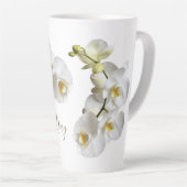 White Orchids Name Template Elegantes Geschenk Lat Milchtasse (Rechte Ecke)