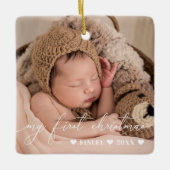 White Overlay Script Baby's First Christmas Foto Keramikornament (Vorderseite)