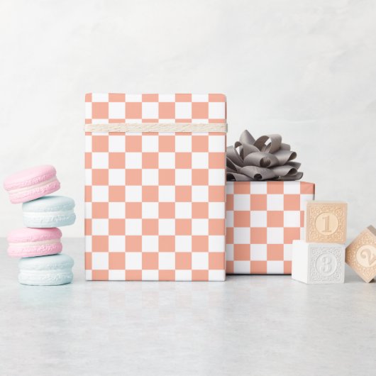 White & Peach Checkerboard Wrapping Paper Roll Geschenkpapier (Babyparty)