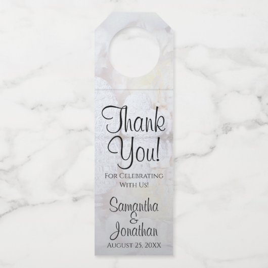 White Peonies Modern Script Wedding Vielen Dank Flaschenanhänger (Vorderseite)