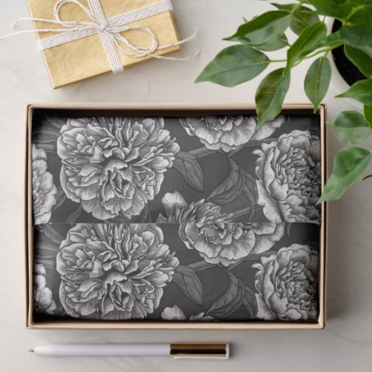 White peony flowers on dark gray seidenpapier (Geschenk)